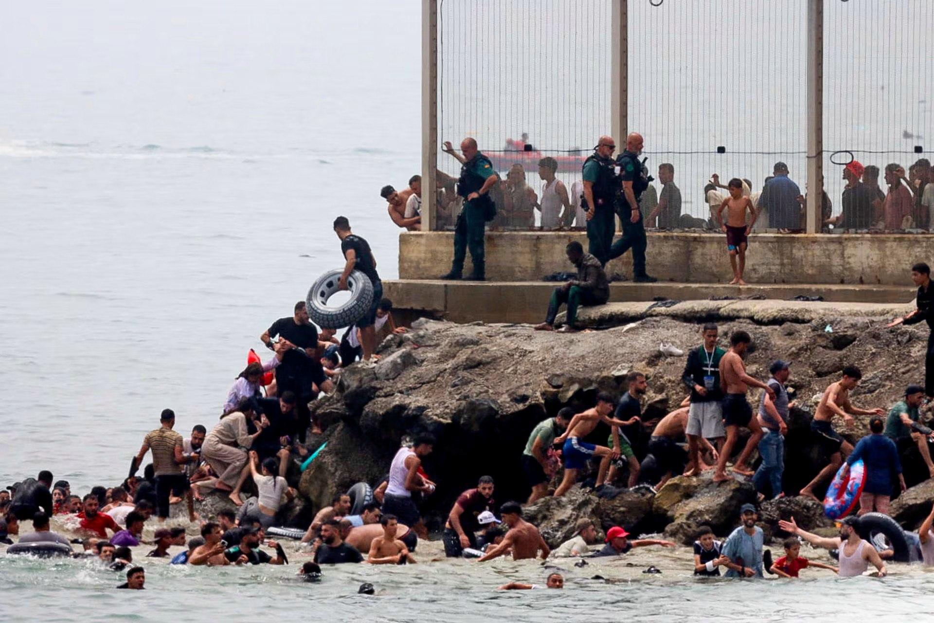 España y Marruecos en máxima alerta por una crisis migratoria sin precedentes