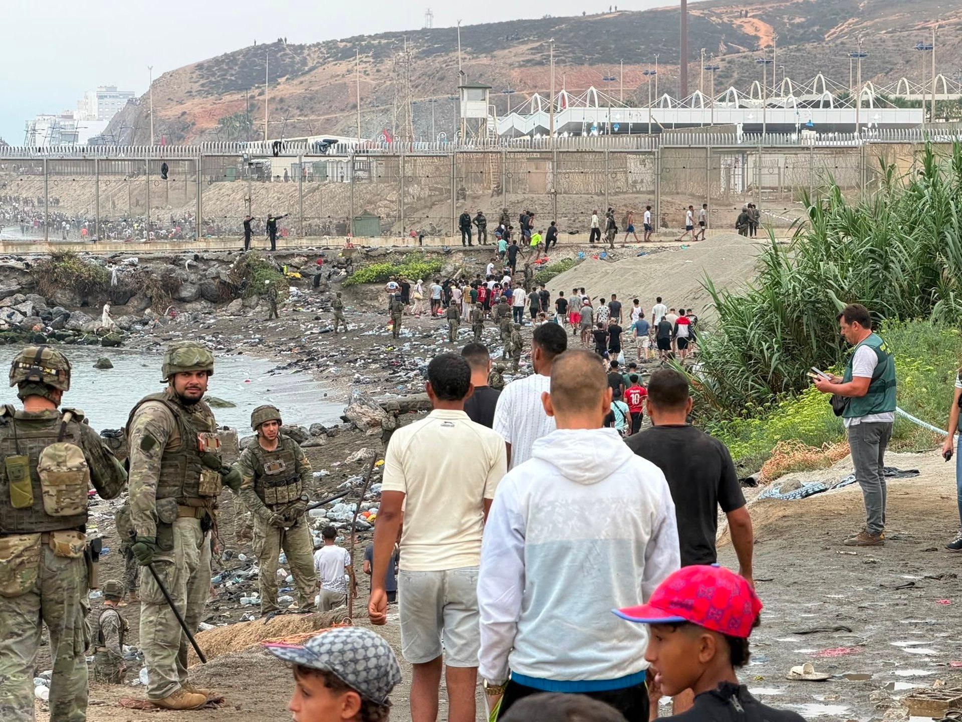 Ceuta en crisis migratoria y temor entre los vecinos