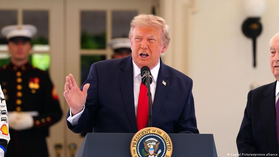 Trump dio marcha atrás y no cobrará la tasa a los barcos en el estrecho de Ormuz