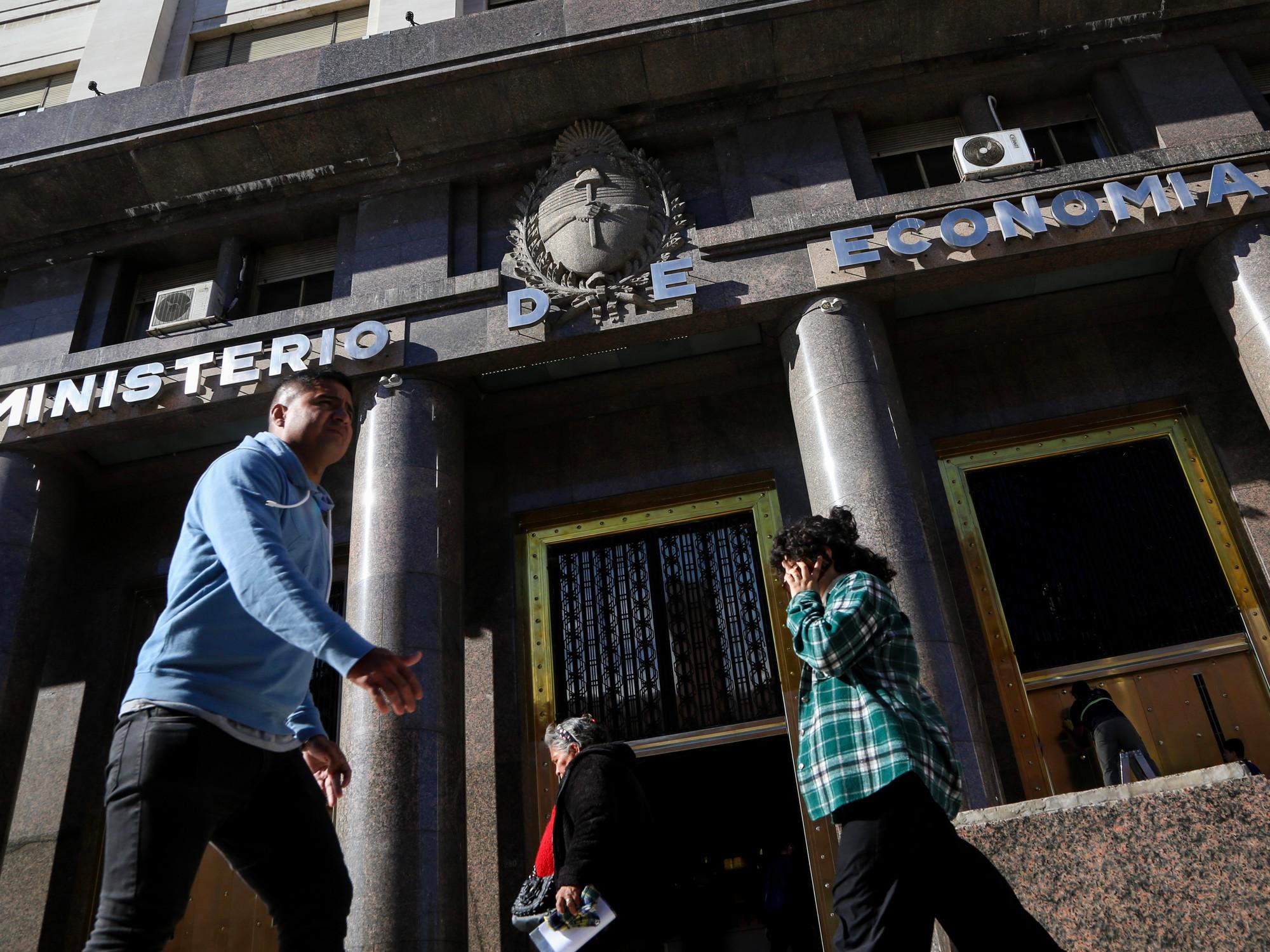 Deuda en pesos: el Gobierno renovó los vencimientos y sumó US$ 309 millones