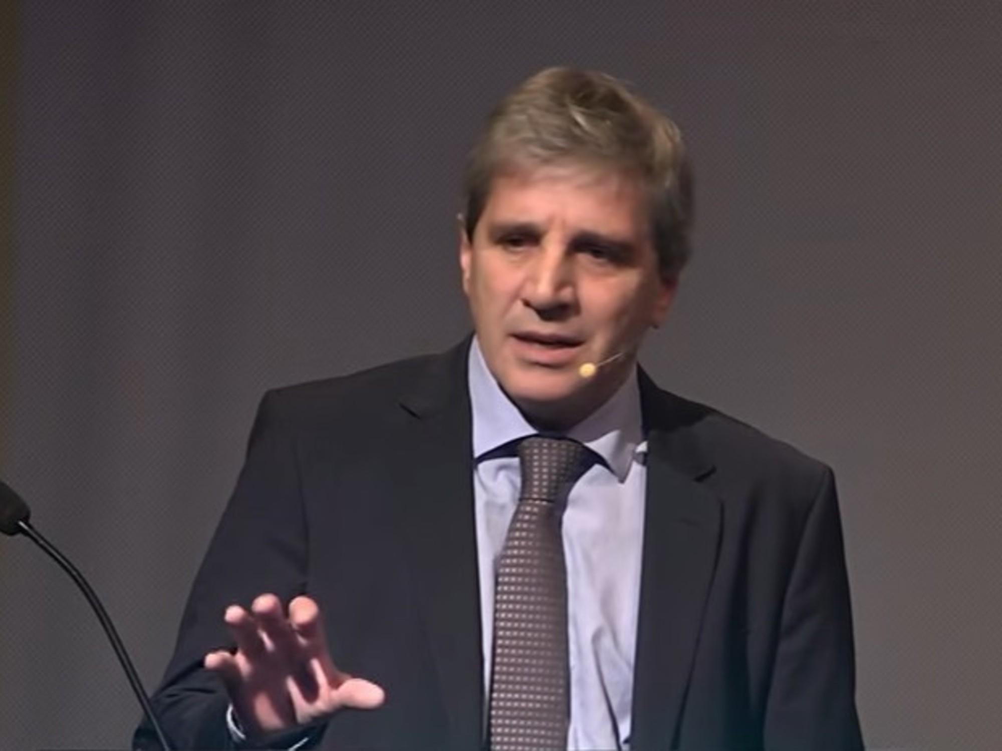 Luis Caputo: 'Justicia social es que la gente tenga crédito'