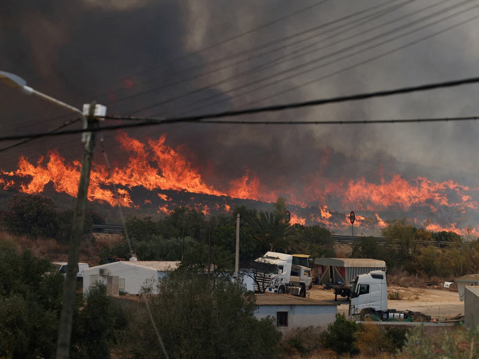 Tragedia en Almería: ignoraron los pedidos de no salir y solo dos personas sobrevivieron