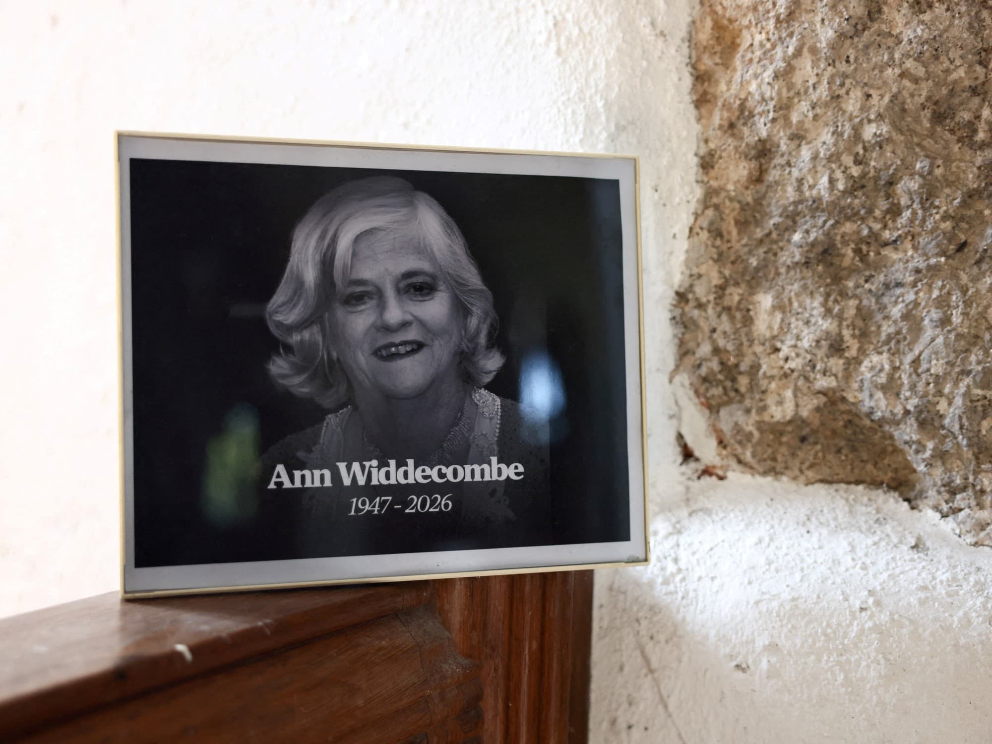 Conmoción en el Reino Unido: investigan como un presunto ataque terrorista la muerte de la exministra Ann Widdecombe