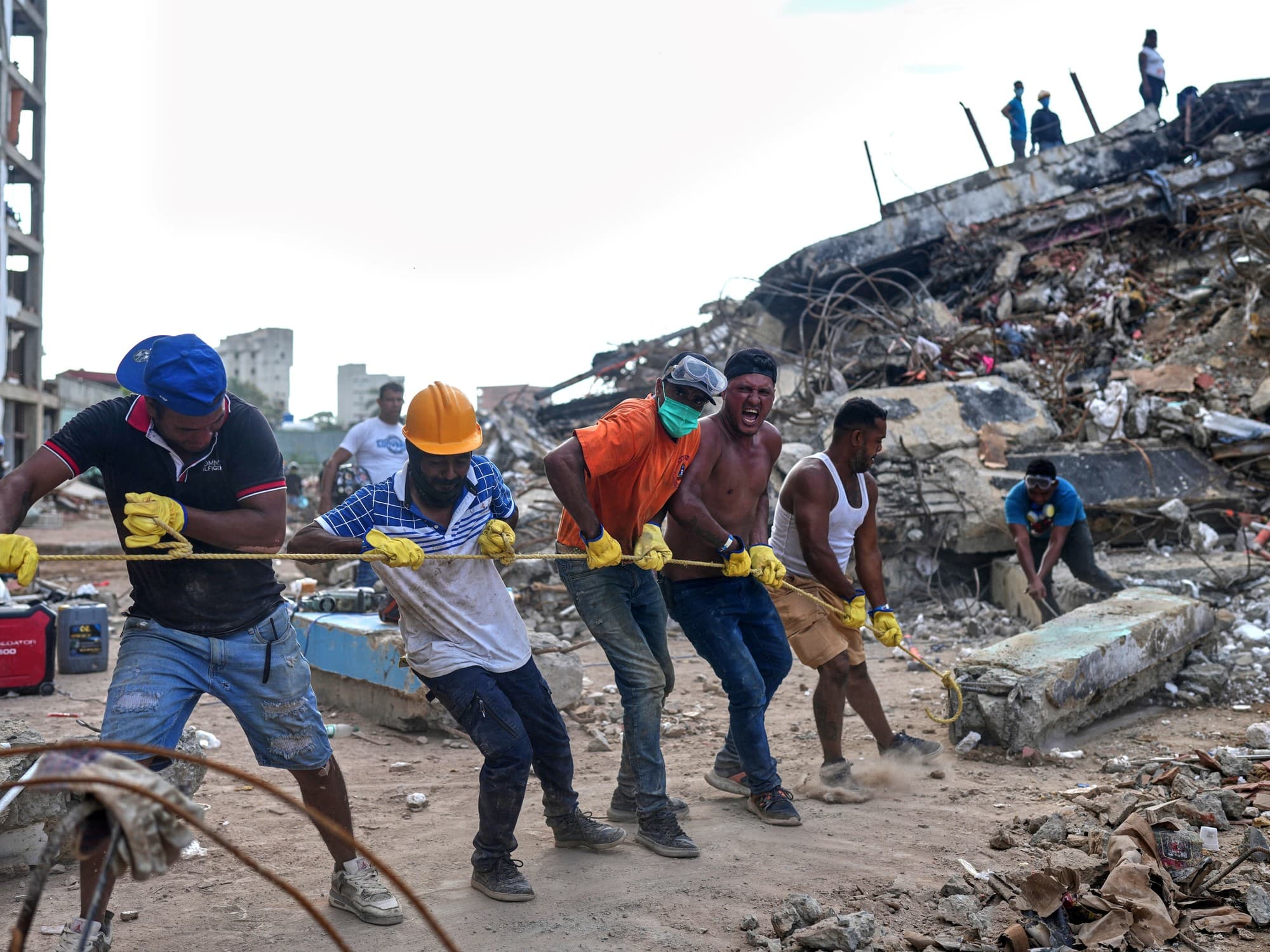 Terremoto en Venezuela: la desesperación de las familias que exigen maquinaria para recuperar los cuerpos