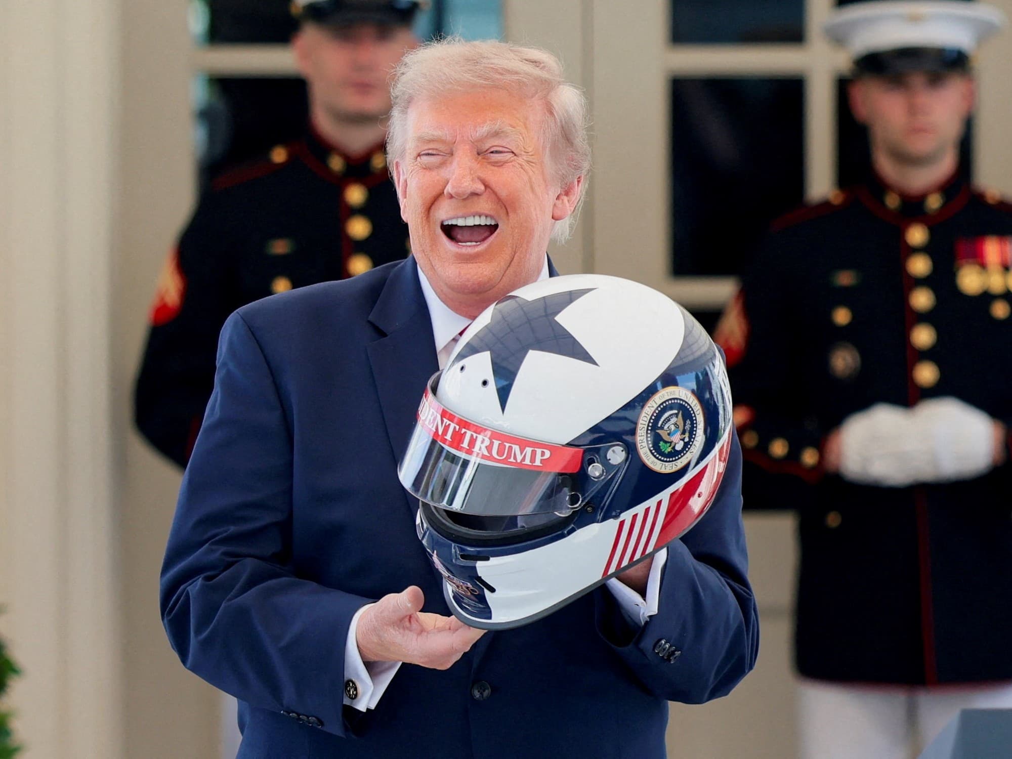Trump defendió los controles migratorios en la vía pública a pesar de las recientes muertes