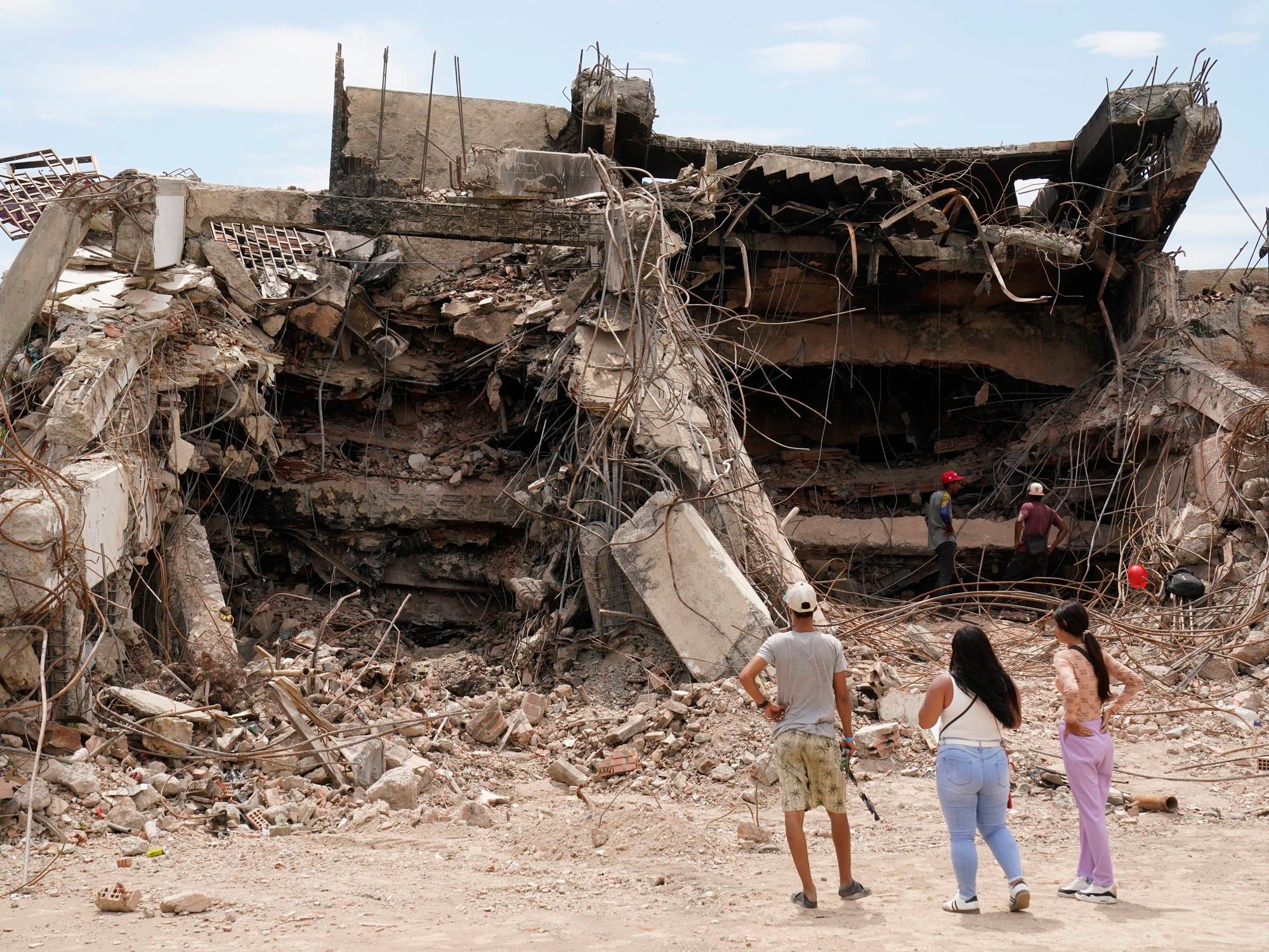 Terremoto en Venezuela: el drama de los sobrevivientes en La Guaira y el trabajo de los rescatistas