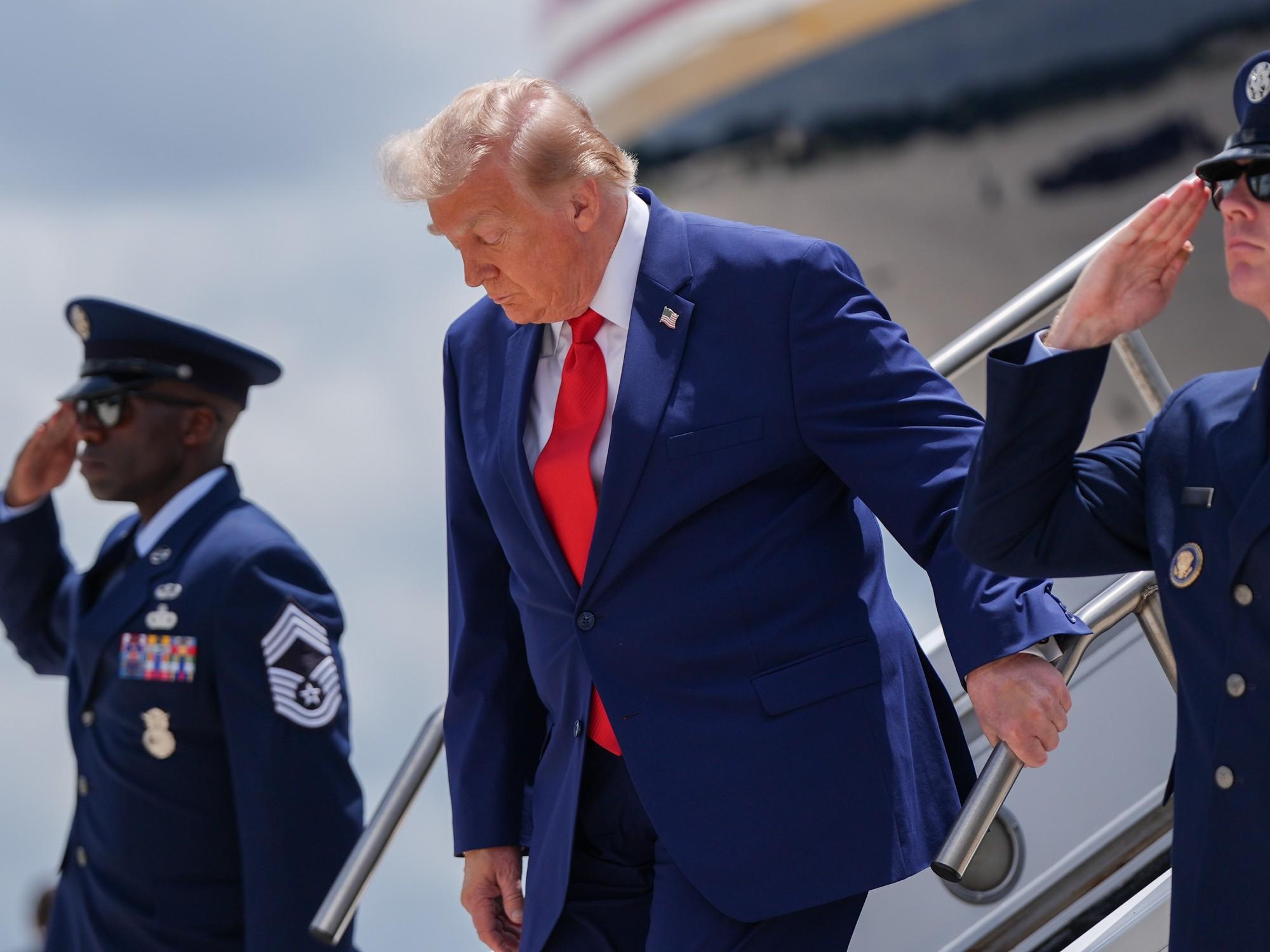 Donald Trump a Irán: amenaza con un inmenso castigo militar