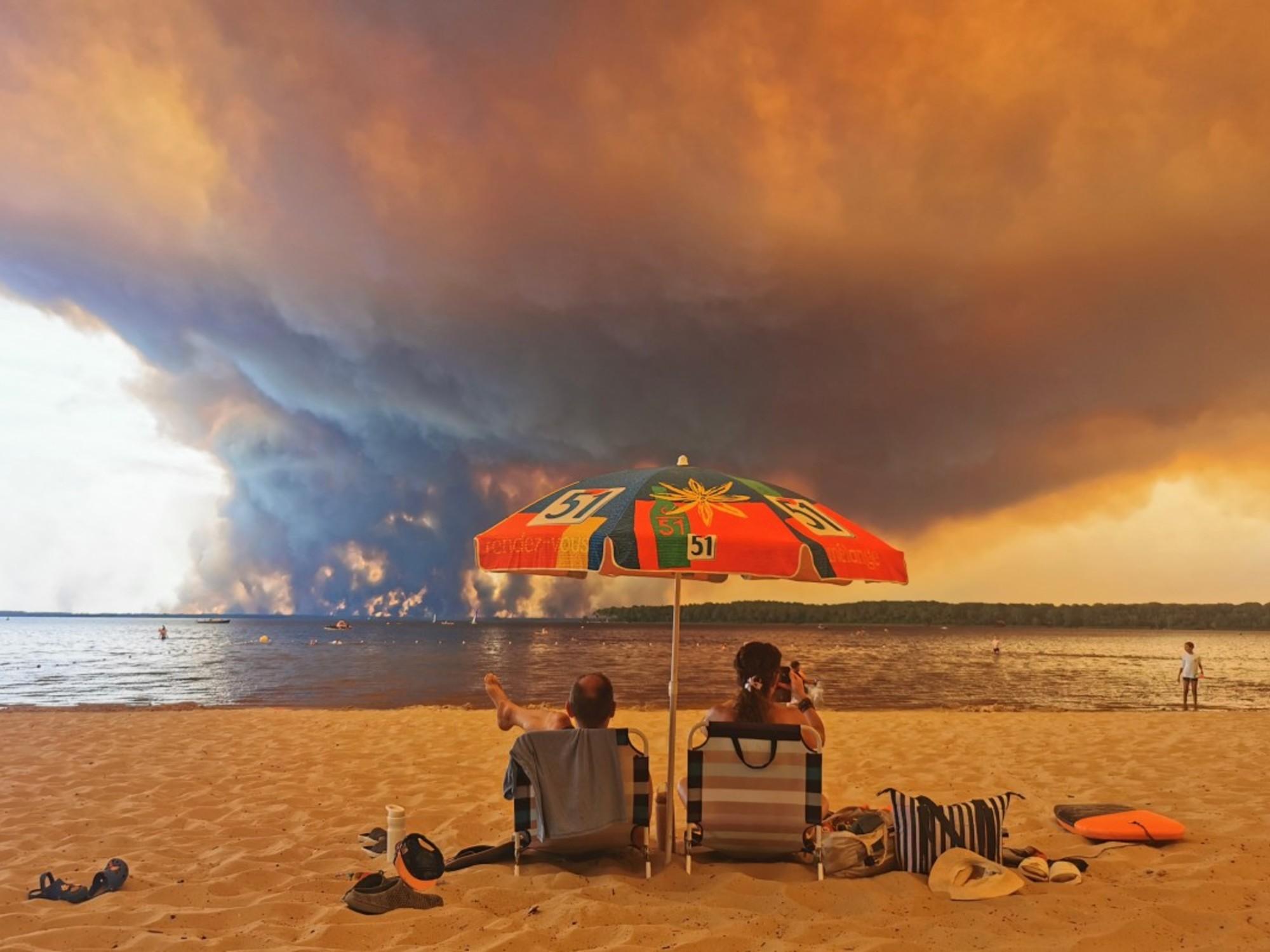 Incendios en Francia: el fuego amenaza Burdeos y evacúan a 200 mil personas