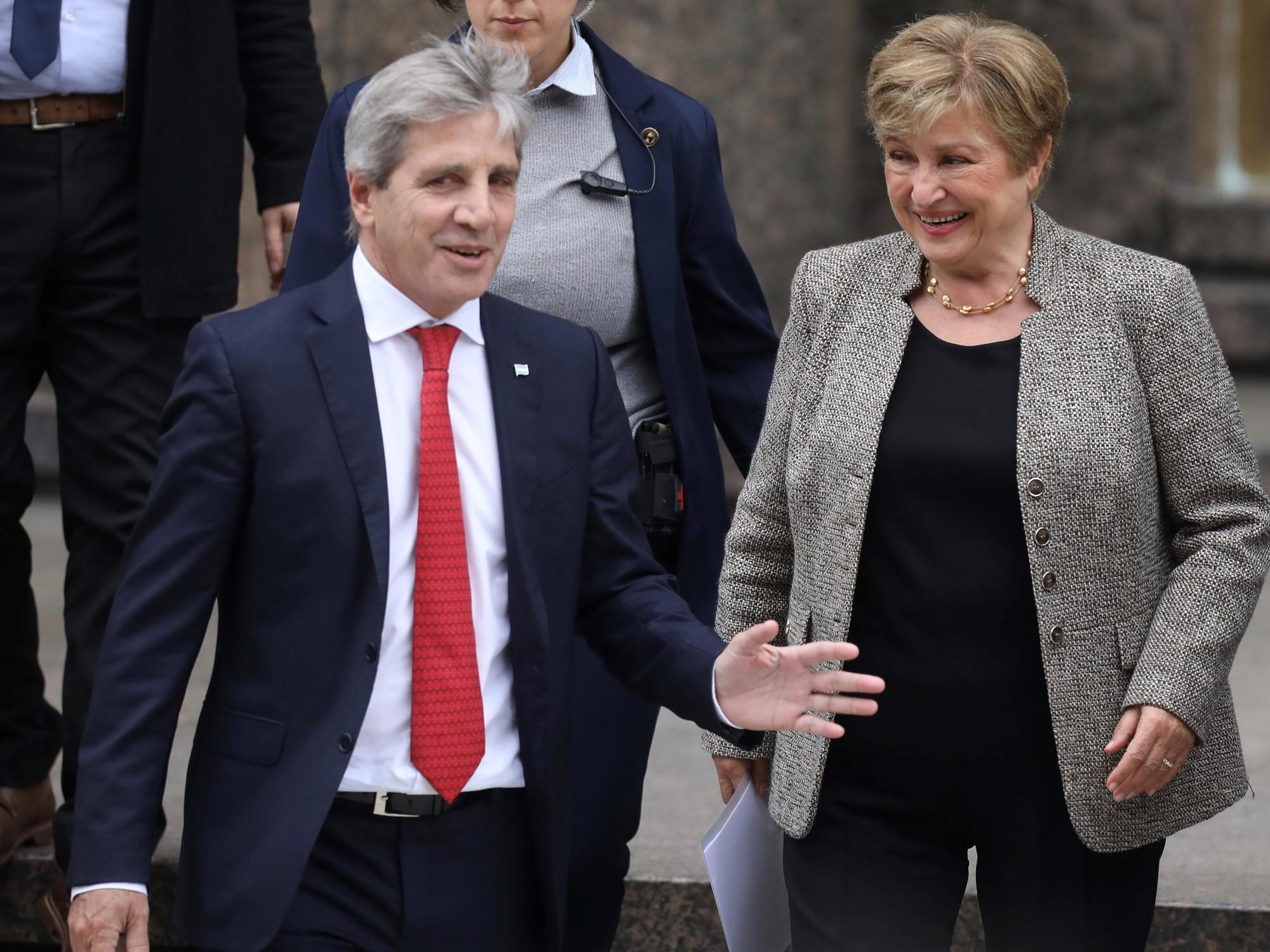 FMI: el consejo de Kristalina Georgieva sobre los dólares en el colchón