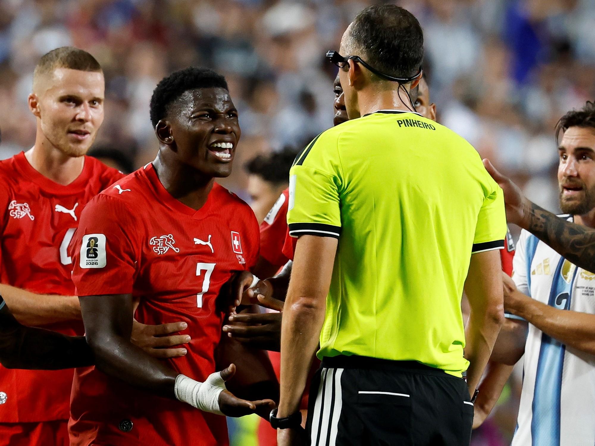 Escándalo del VAR con Argentina y Suiza: la FIFA contradice a la IFAB