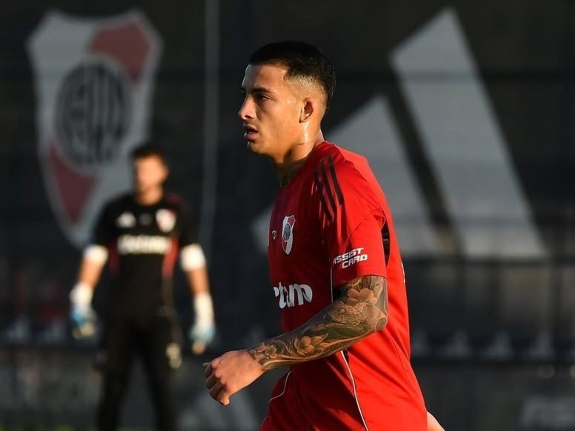 River: Kevin Castaño se entrena en Colombia mientras define su futuro