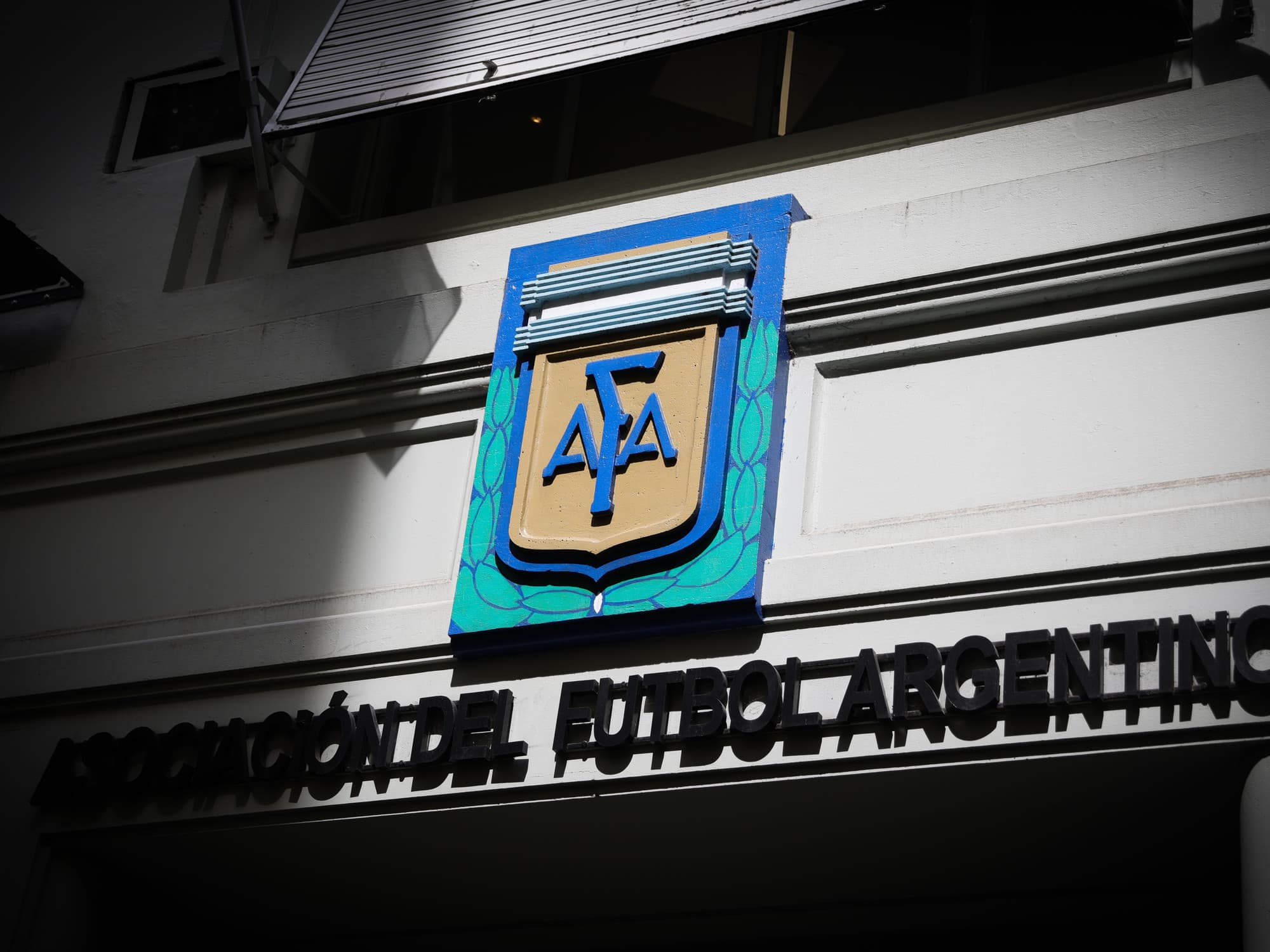 Fútbol argentino: la AFA suspende los partidos de lunes y martes