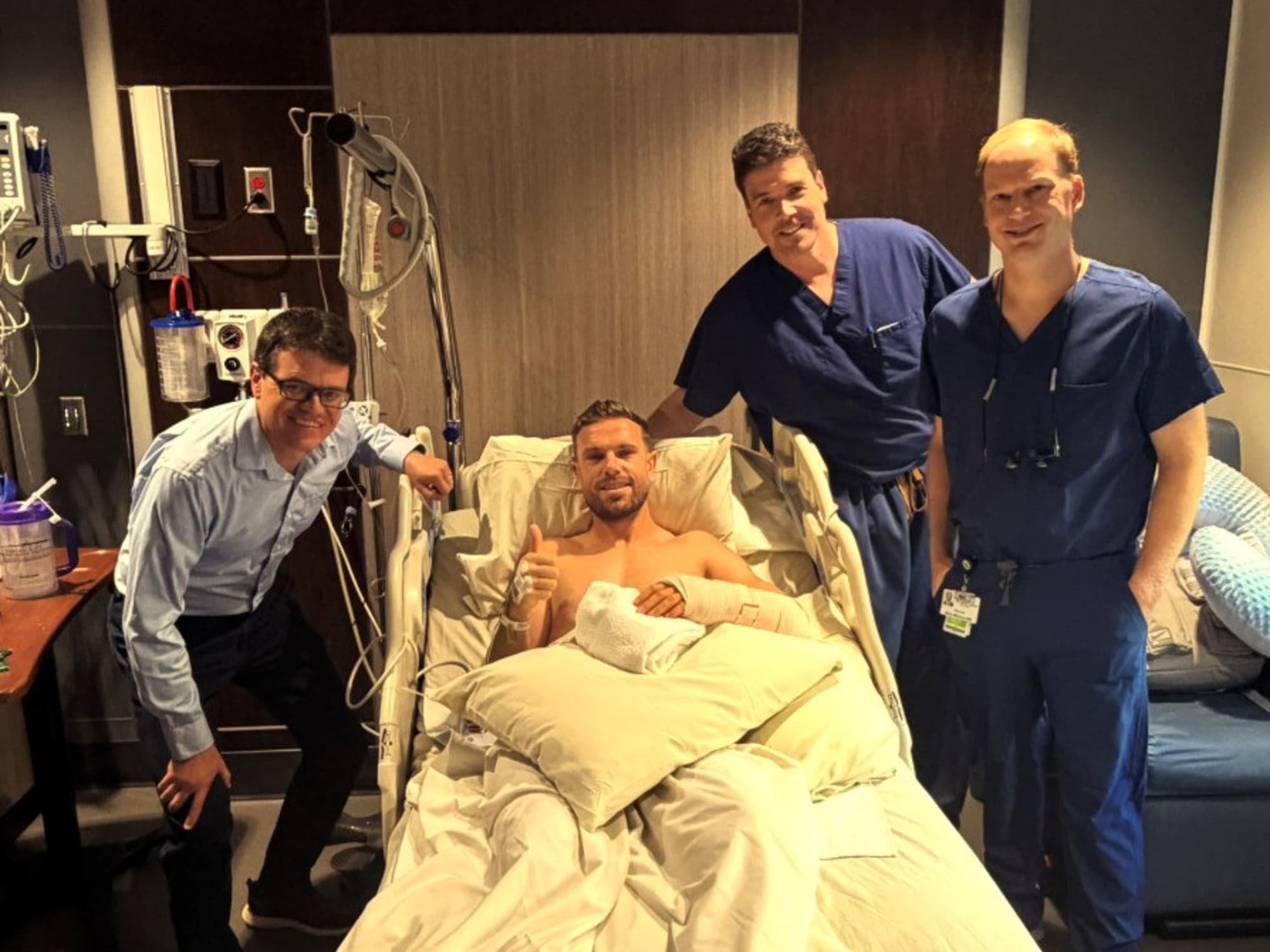 Inglaterra pierde a Henderson para el resto del Mundial por un insólito accidente