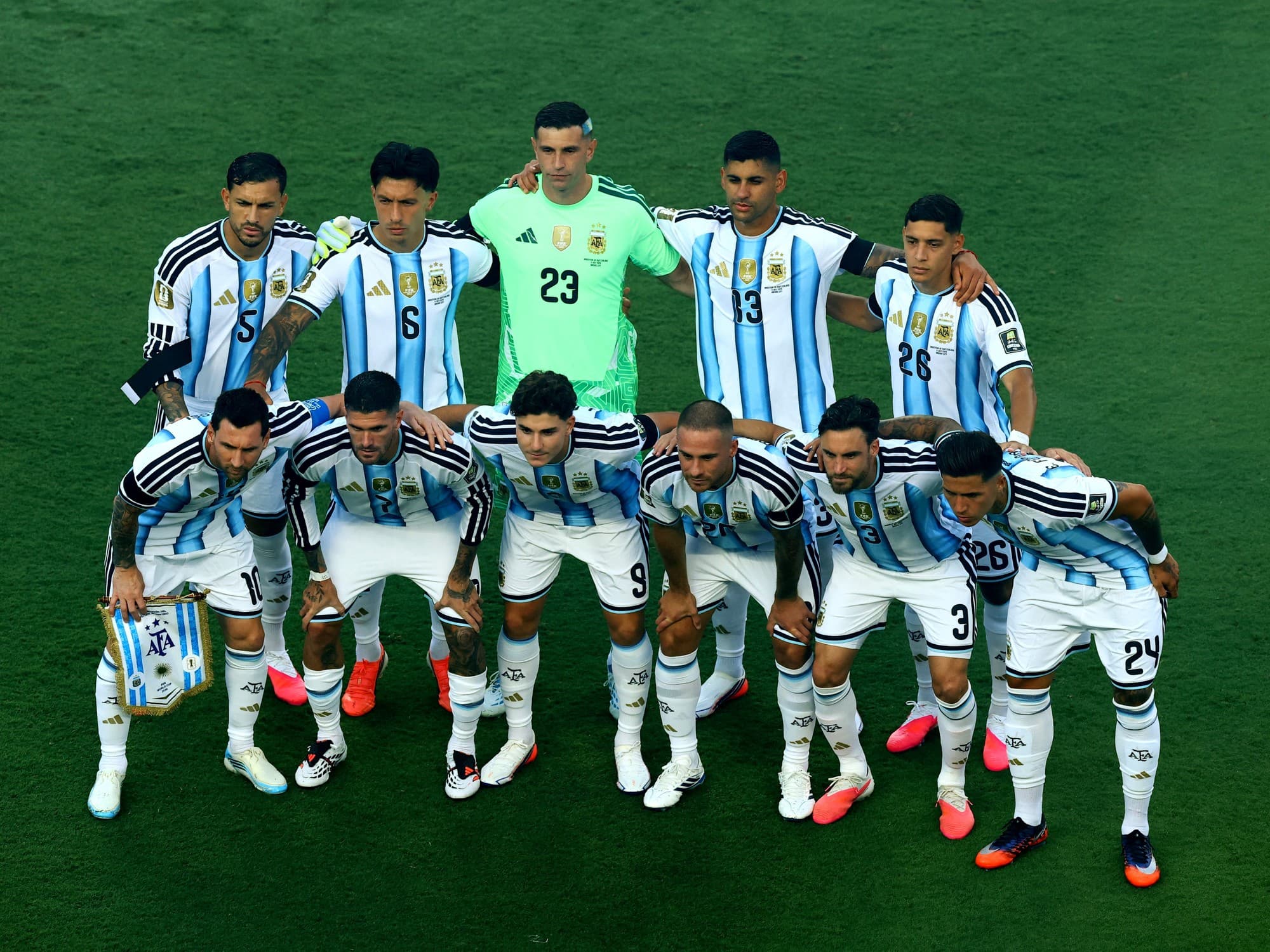 El emotivo homenaje de la Selección Argentina a Antonio Rattín frente a Suiza