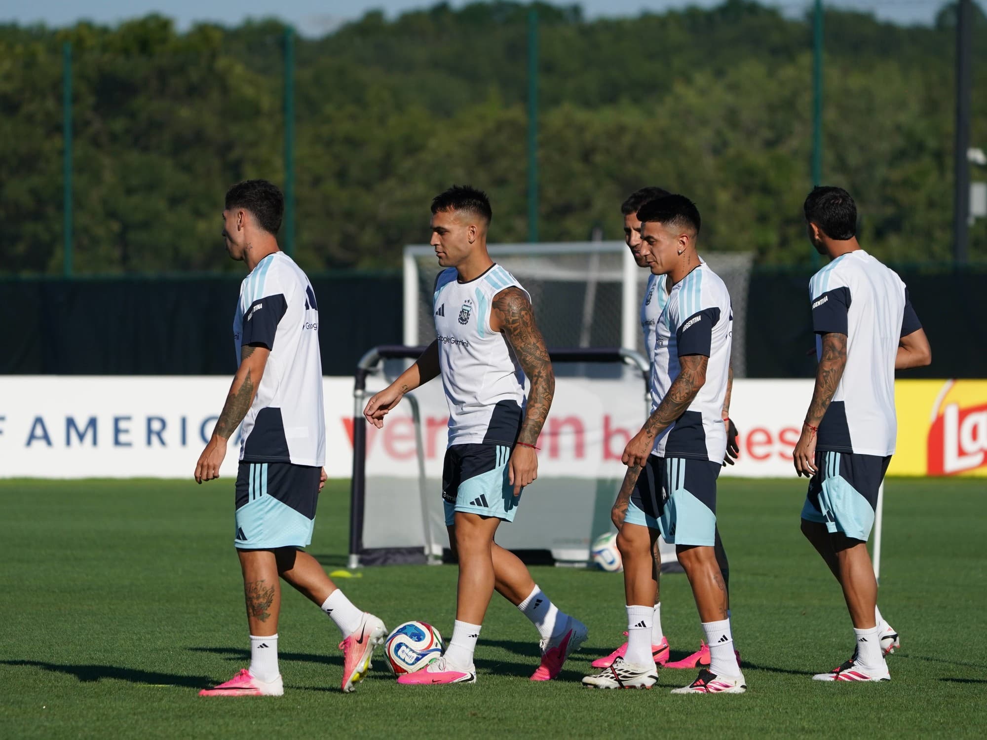 Hinchas definieron su once ideal para el cruce de semifinales ante Inglaterra
