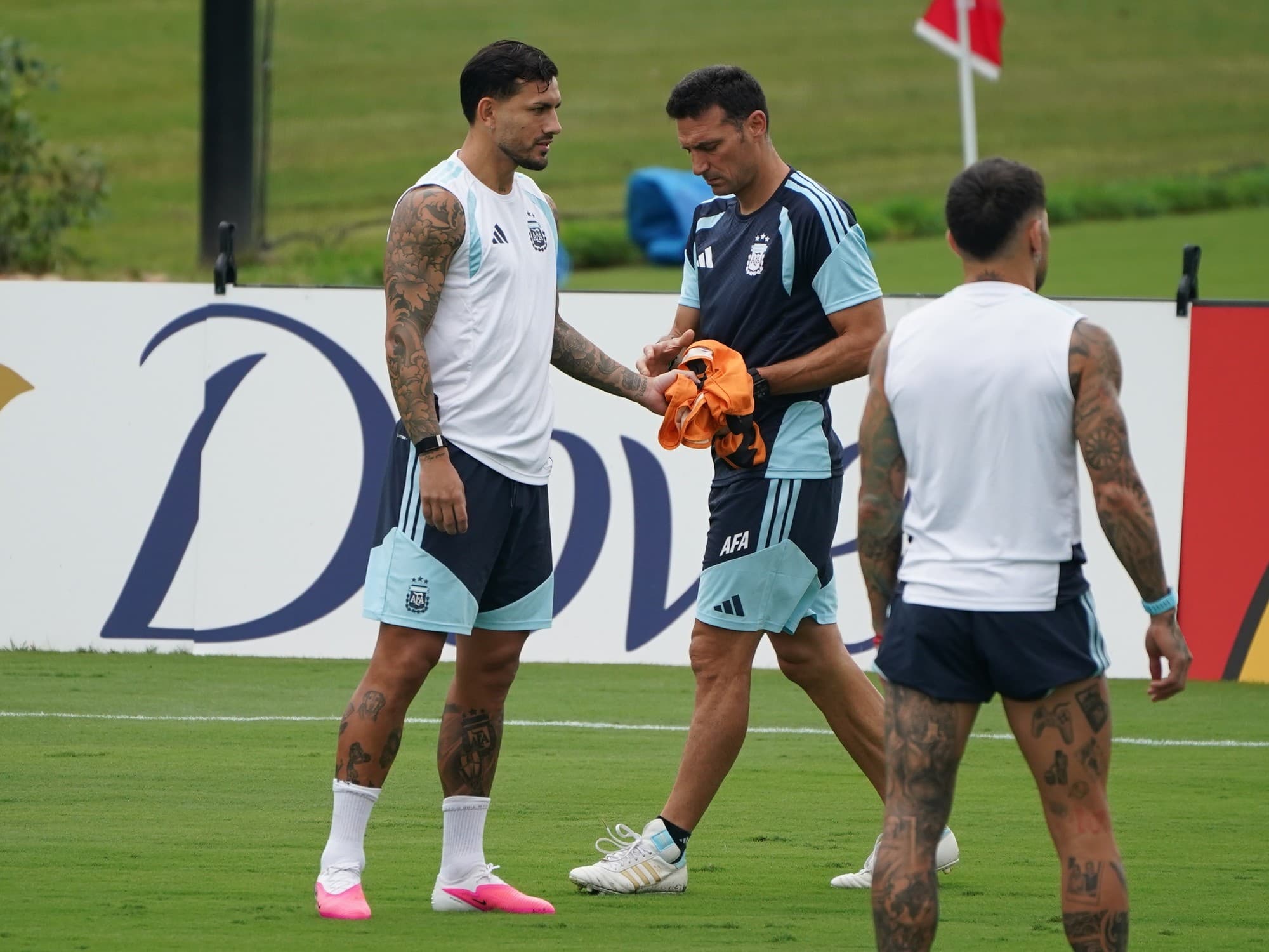Rompecabezas en la Selección: Scaloni define los nombres para el cruce histórico ante Inglaterra