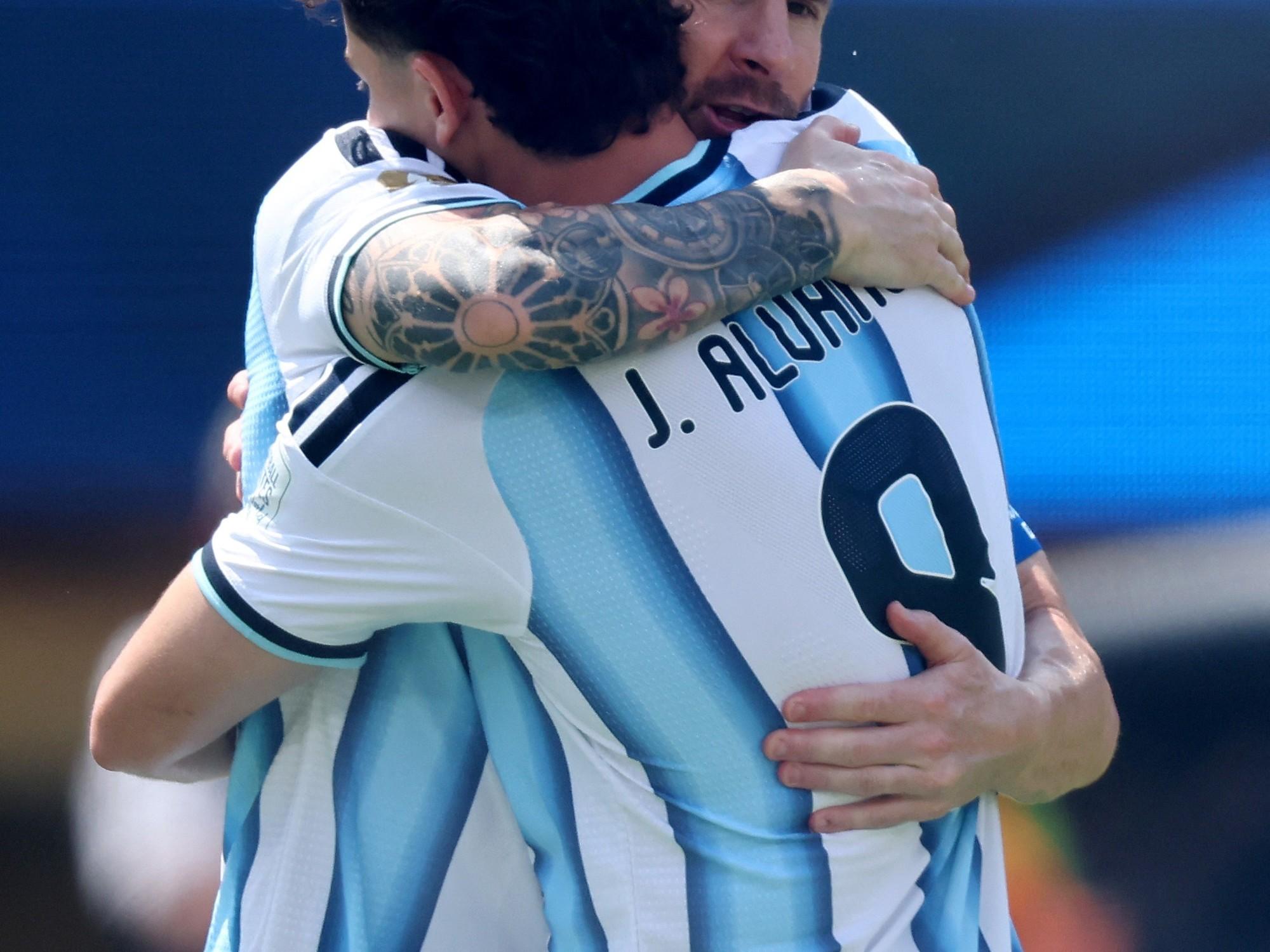 Messi y Julián Álvarez: cómo votar sus obras de arte en el Mundial