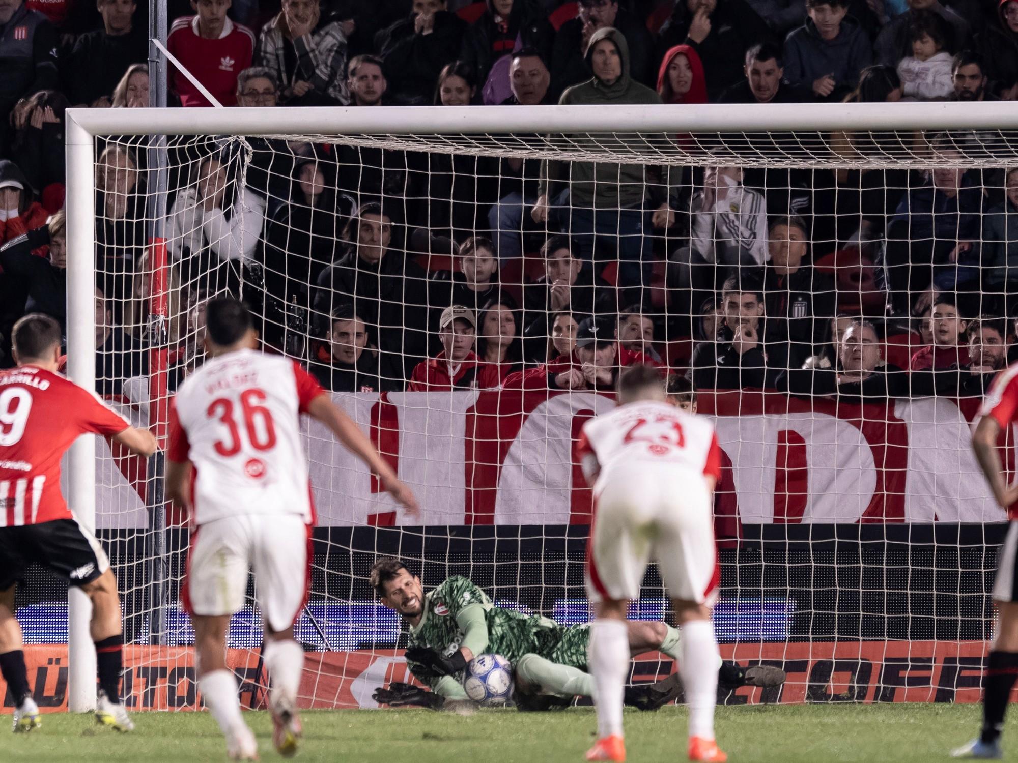 Rodrigo Rey en Independiente: atajó un penal clave en La Plata y definió su futuro