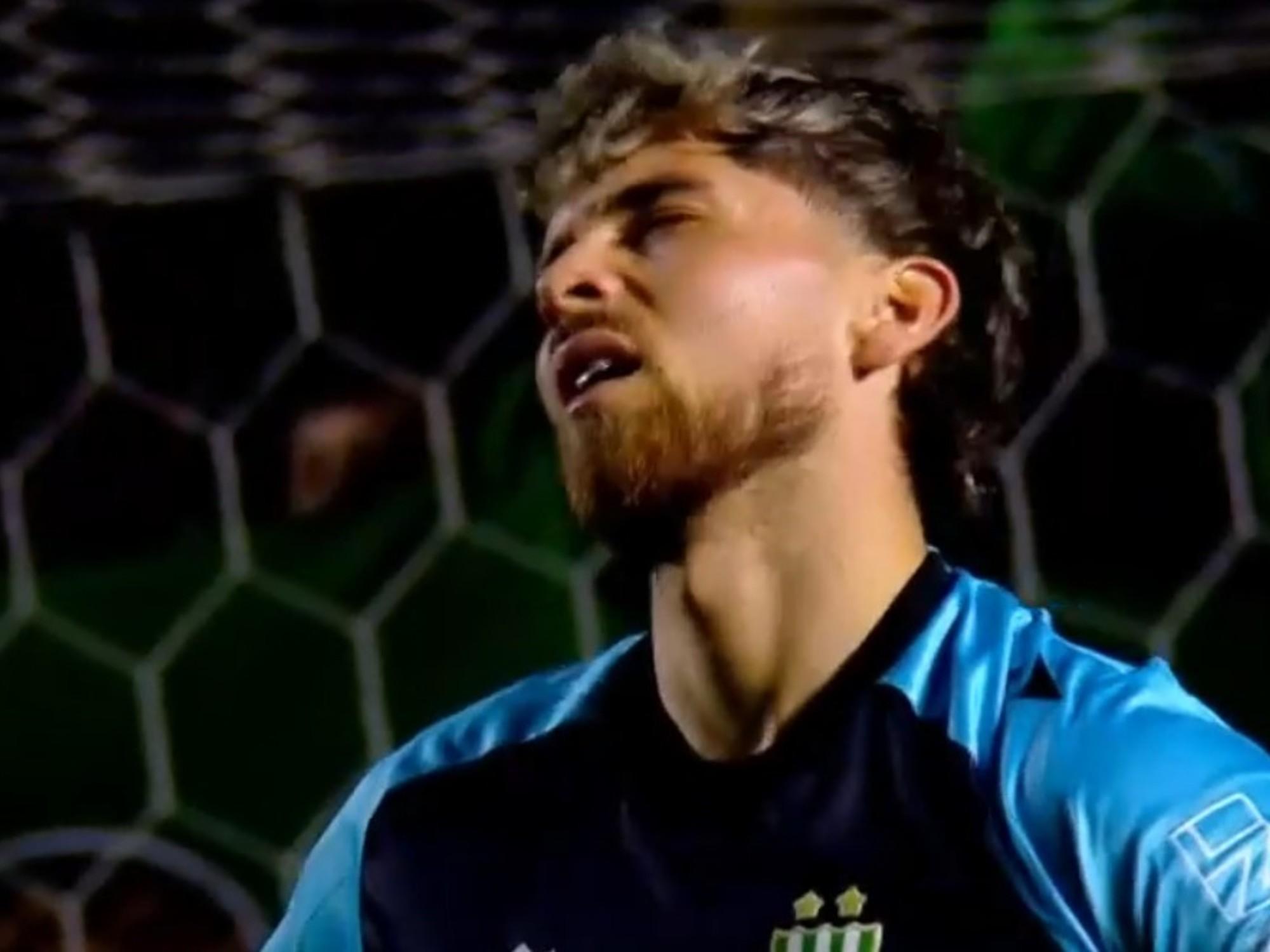 Facundo Sanguinetti y un blooper insólito: el error del arquero en el triunfo de Banfield