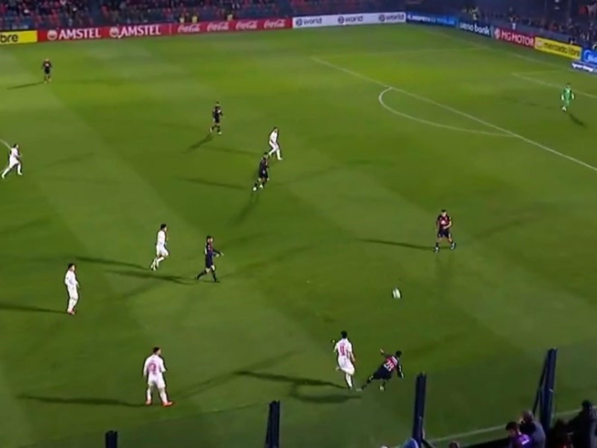 Pity Martínez y un error insólito: el regalo que terminó en gol de Nacional