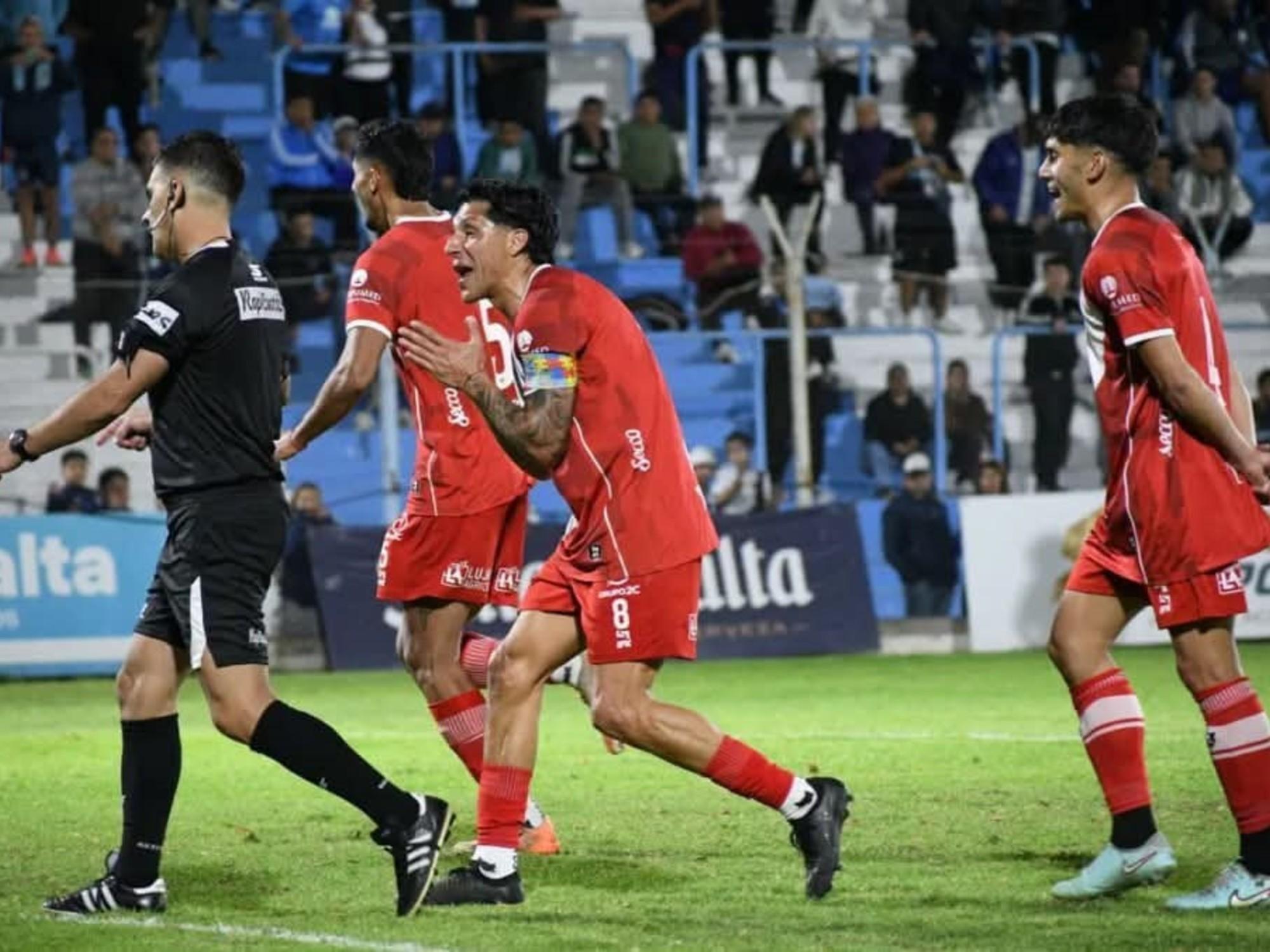 Enzo Pérez recibió tres fechas de suspensión tras su expulsión en Deportivo Maipú