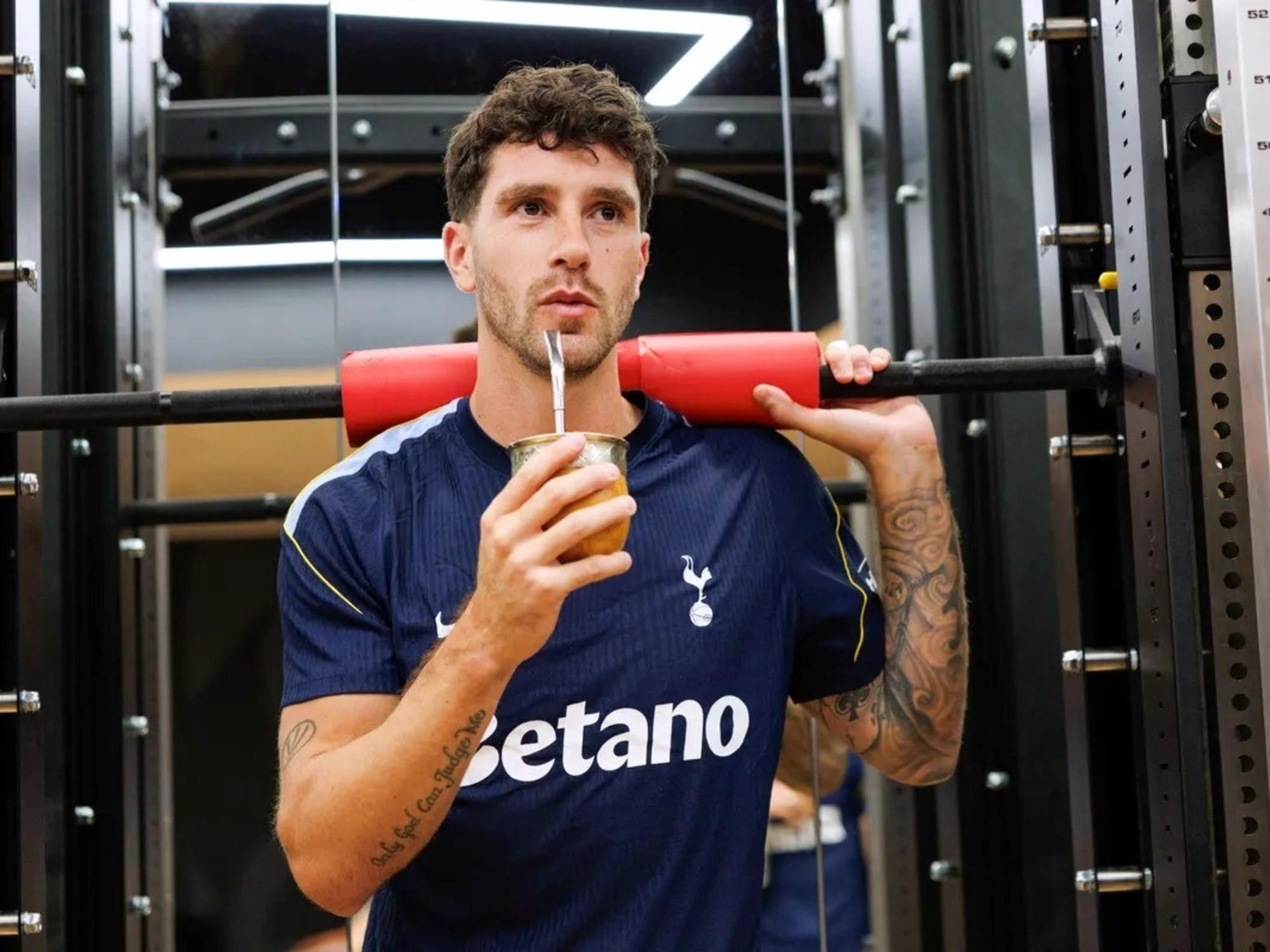 Marcos Senesi en Tottenham: primer entrenamiento tras sumar al Mundial