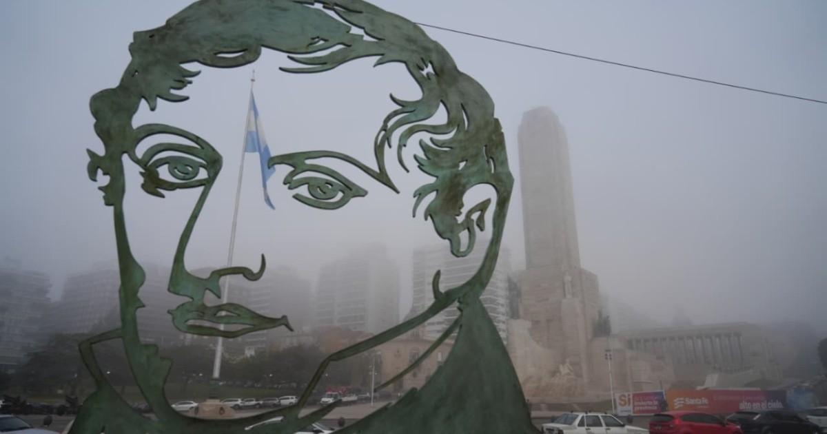 Clima en Rosario: niebla y lloviznas anticipan un marcado descenso de temperatura