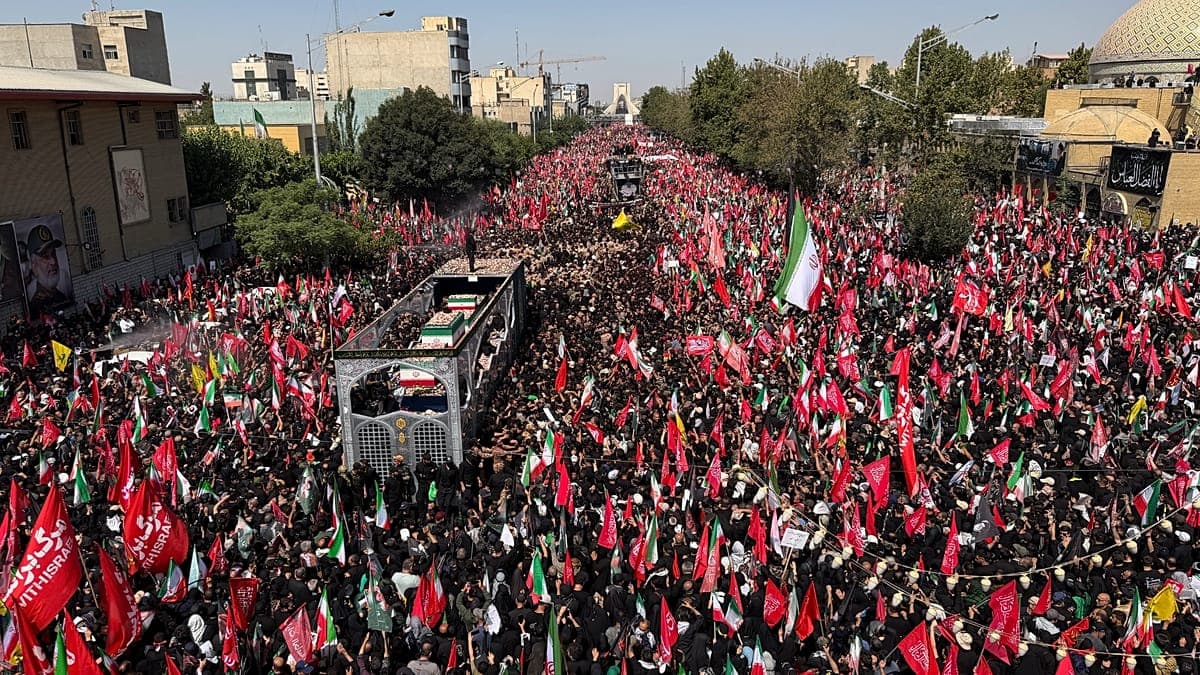 Multitudinaria despedida a Alí Jamenei en la ciudad iraquí de Najaf