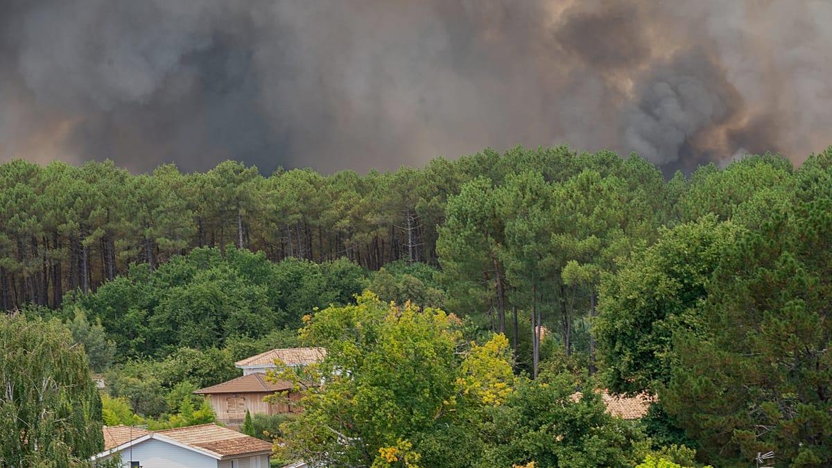 Francia: voraz incendio destruye casas y obliga a evacuar a miles