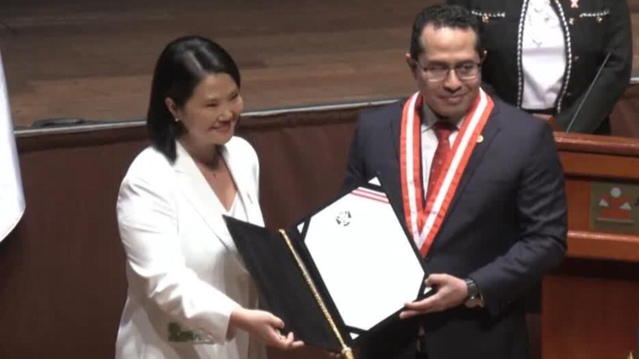 Keiko Fujimori recibió las credenciales que la consagran como presidenta electa de Perú