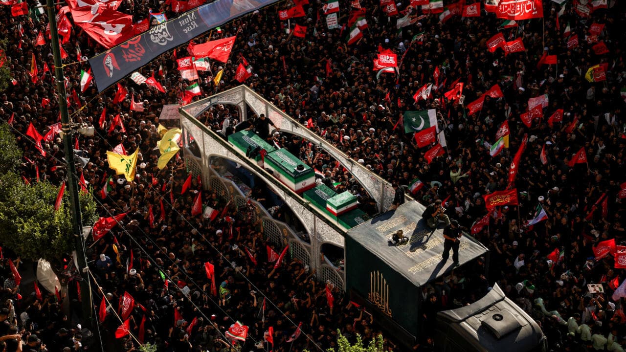 Irán despide a Alí Jamenei en medio de una creciente tensión militar y promesas de venganza