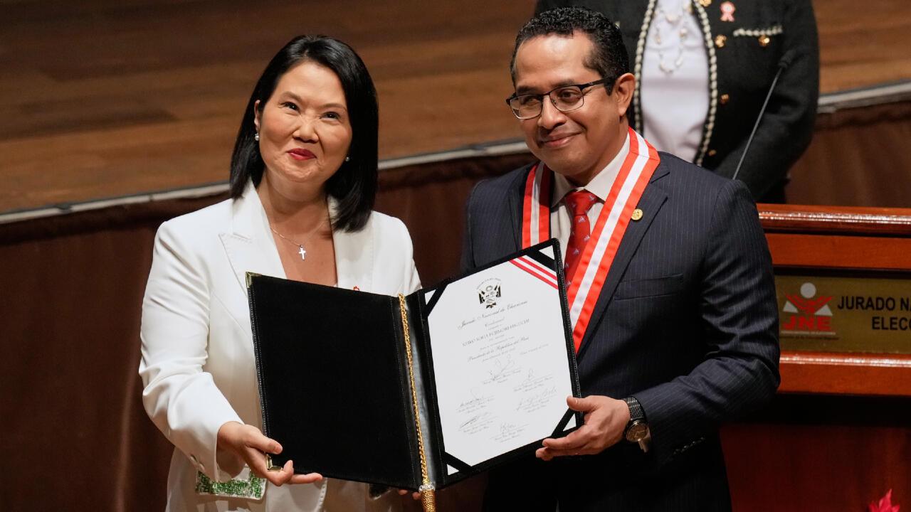 Keiko Fujimori recibió las credenciales y ya es oficialmente la presidenta electa de Perú