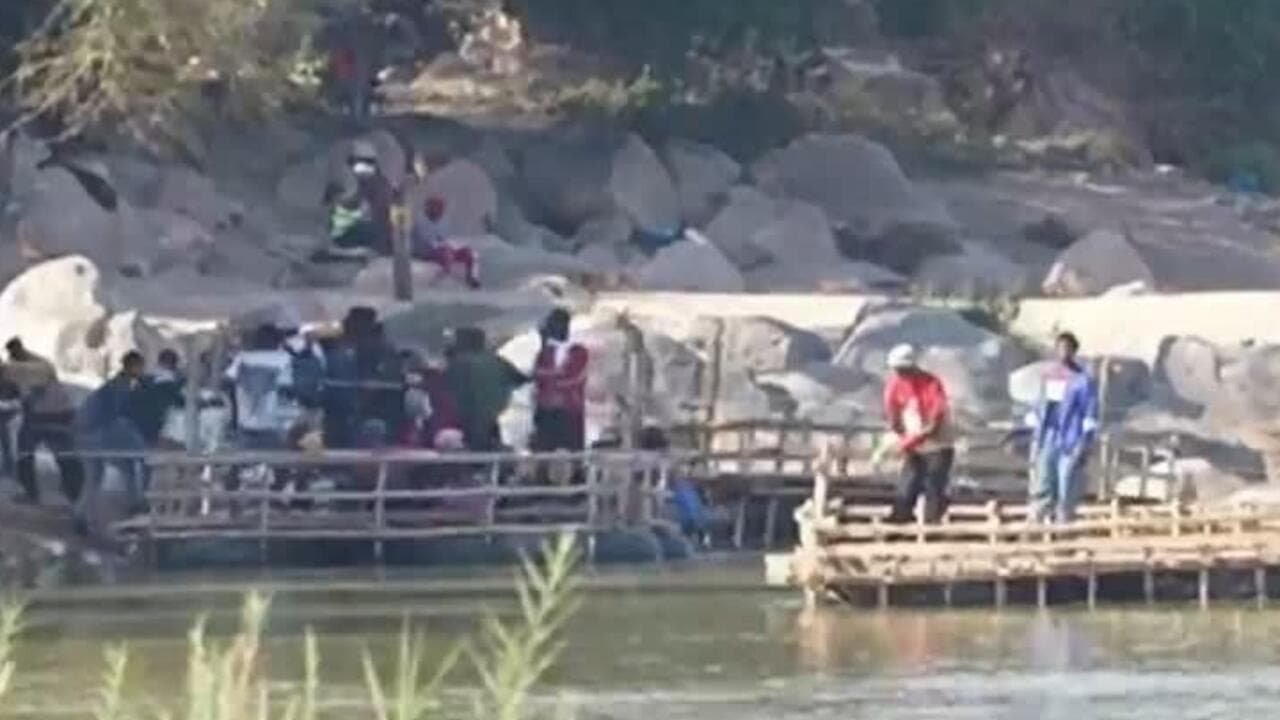 Tensión y peligro en la frontera entre Sudáfrica y Zimbabue por el constante flujo de migrantes