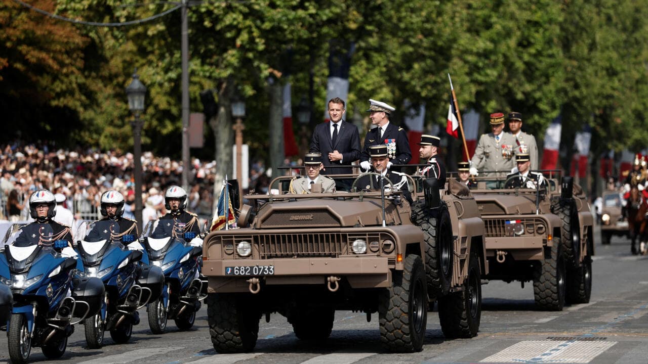 Francia blinda París para un desfile del 14 de julio marcado por la tensión y el fútbol