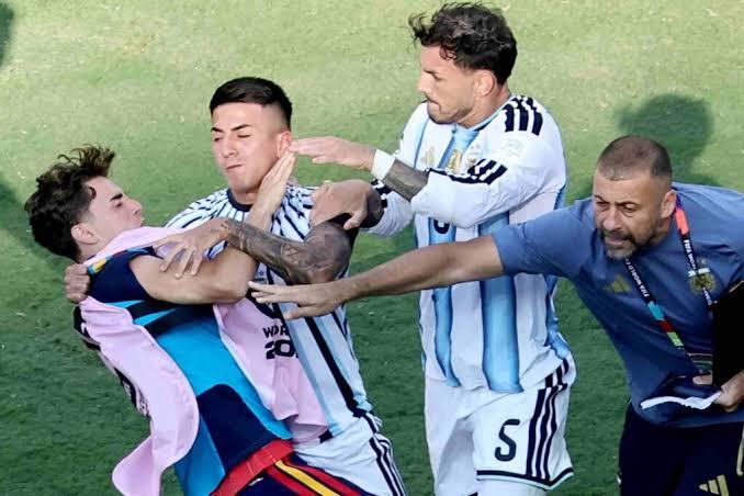 Leandro Paredes bajo la lupa de la FIFA: investigan de oficio a la Selección tras los incidentes en la final